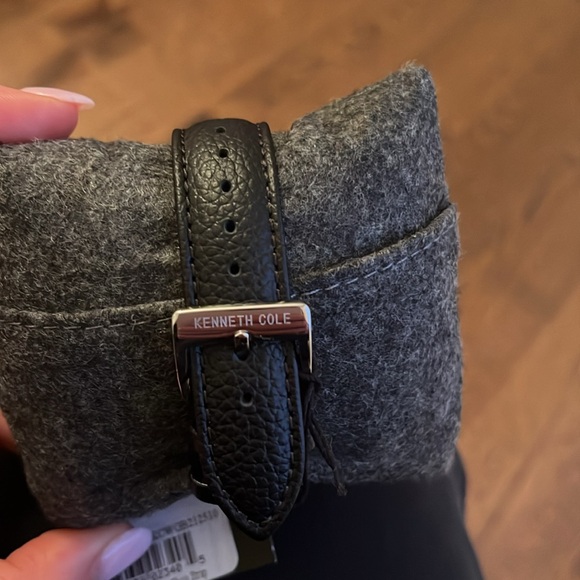 Kenneth Cole Watch - Picture 5 of 7